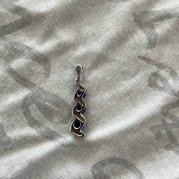 10K White Gold And Blue Sapphire Pendant ❤️❤️ - Picture 2 of 4